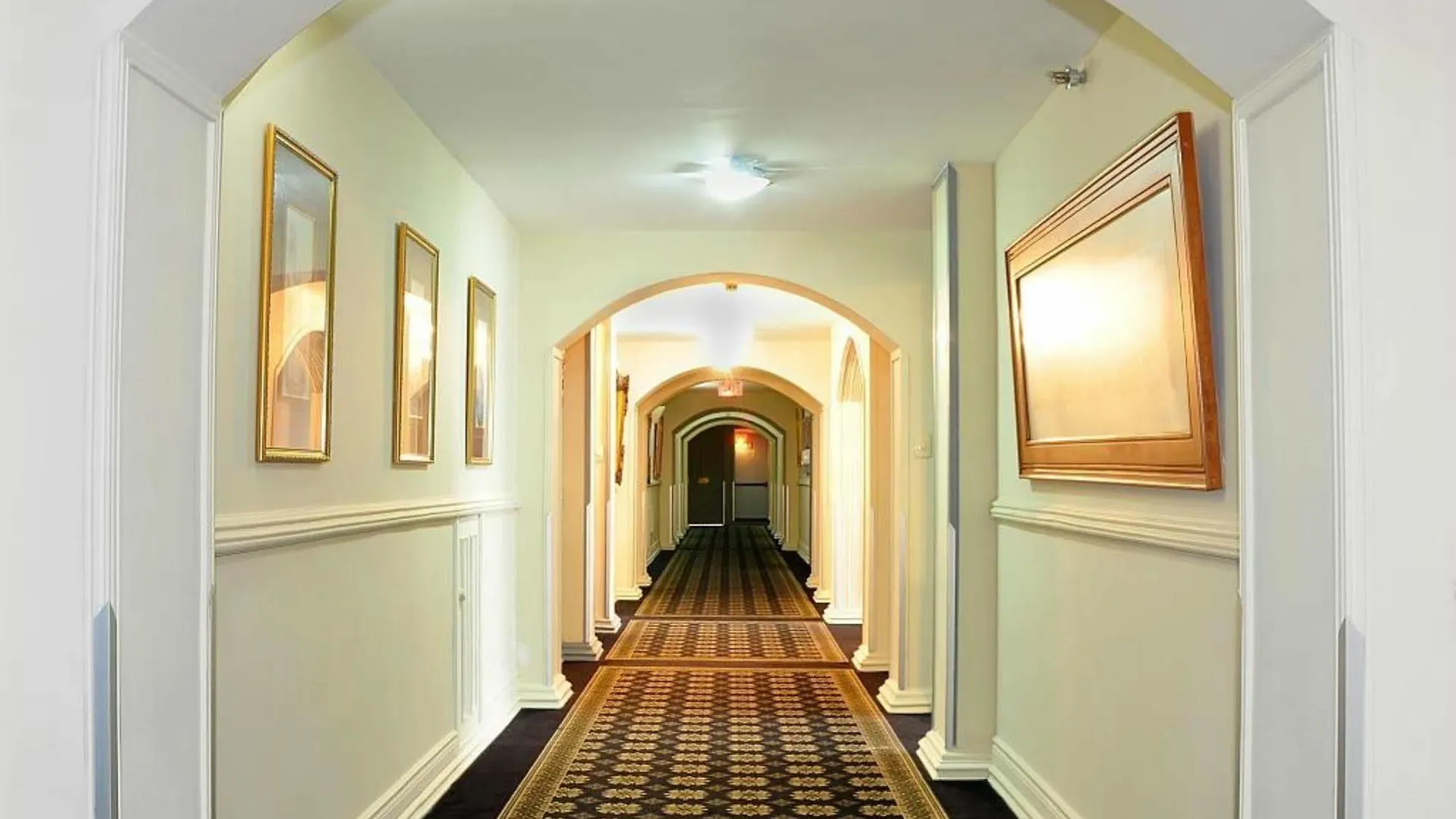 Best Western Cplaza Hotel Quito 5*,